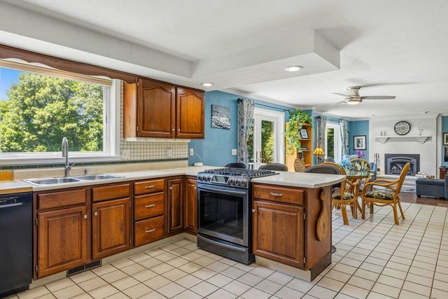 3 Gold Post Road, Dover, NH 03820