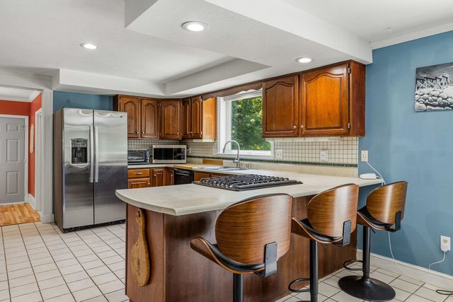 3 Gold Post Road, Dover, NH 03820