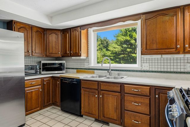 3 Gold Post Road, Dover, NH 03820