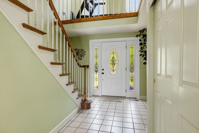 3 Gold Post Road, Dover, NH 03820