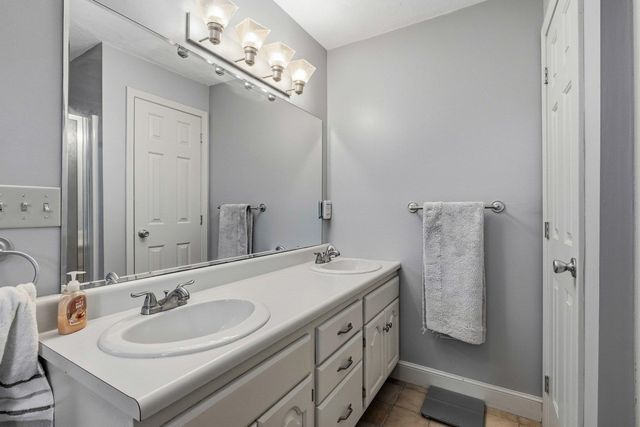 3 Gold Post Road, Dover, NH 03820