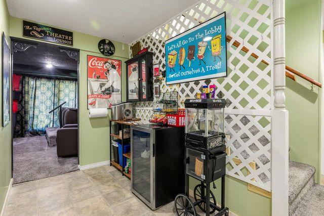 3 Gold Post Road, Dover, NH 03820