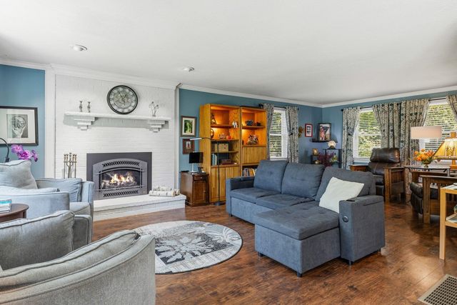 3 Gold Post Road, Dover, NH 03820