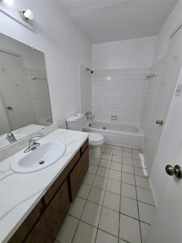 8323 Wilcrest Drive 8004, Houston, TX 77072
