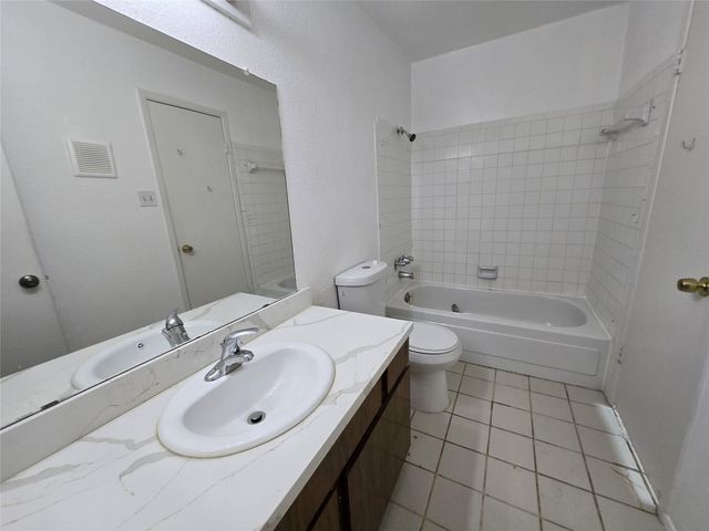 8323 Wilcrest Drive 8004, Houston, TX 77072