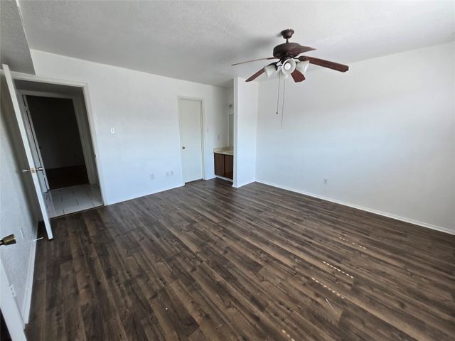 8323 Wilcrest Drive 8004, Houston, TX 77072