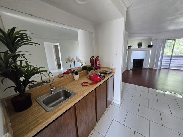 8323 Wilcrest Drive 8004, Houston, TX 77072