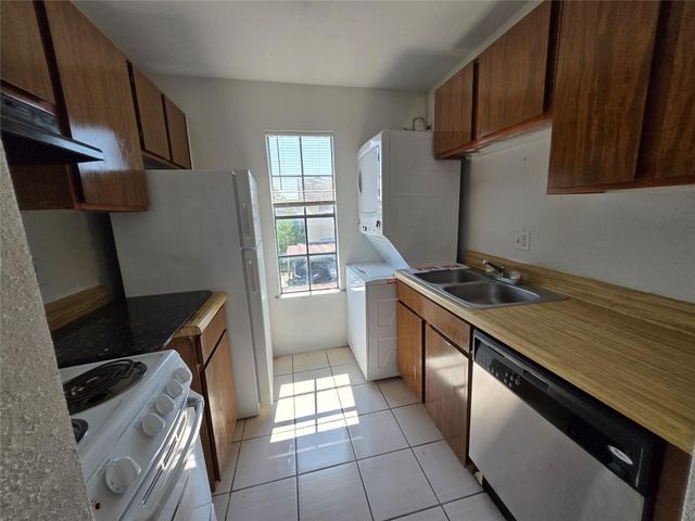 8323 Wilcrest Drive 8004, Houston, TX 77072