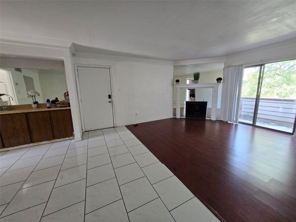 8323 Wilcrest Drive 8004, Houston, TX 77072