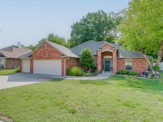 4204 Mackenzie Drive, Moore, OK 73160