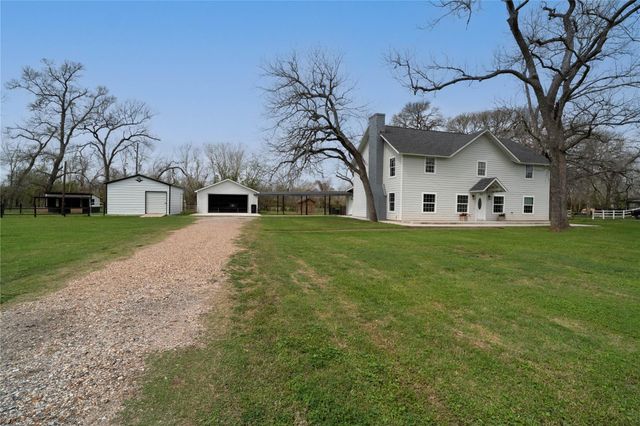 1635 Pony Lane, Wallis, TX 77485