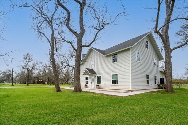 1635 Pony Lane, Wallis, TX 77485