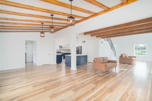 1635 Pony Lane, Wallis, TX 77485