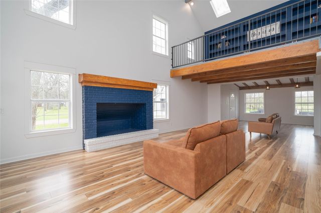 1635 Pony Lane, Wallis, TX 77485