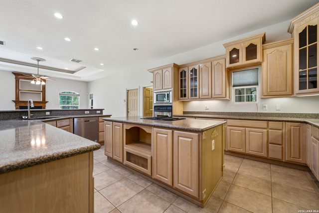 282 SHANNON RDG, Floresville, TX 78114