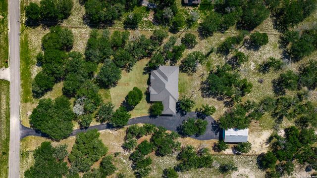 282 SHANNON RDG, Floresville, TX 78114