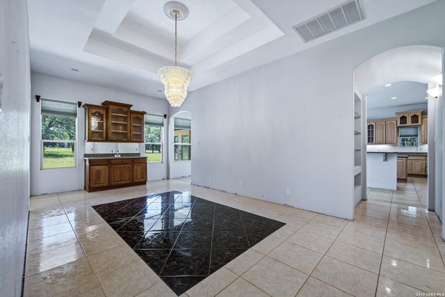282 SHANNON RDG, Floresville, TX 78114
