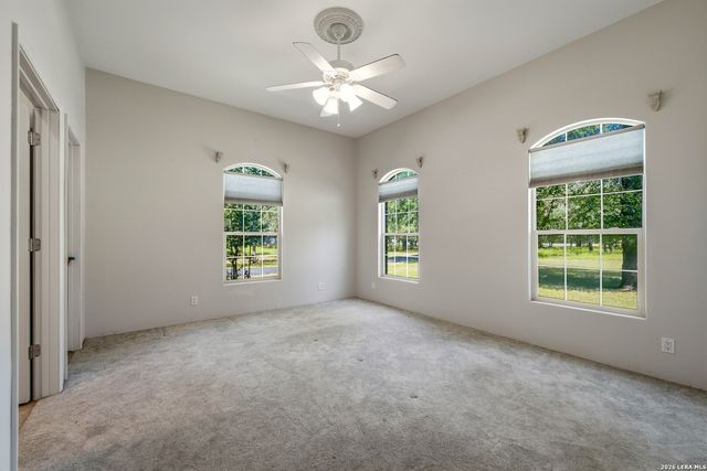 282 SHANNON RDG, Floresville, TX 78114