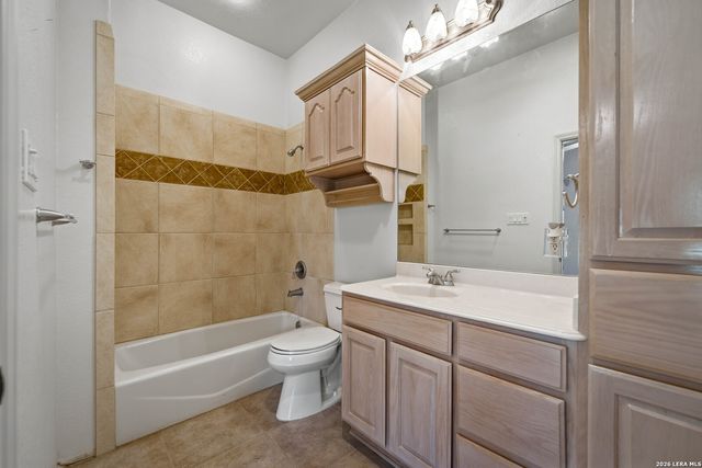 282 SHANNON RDG, Floresville, TX 78114