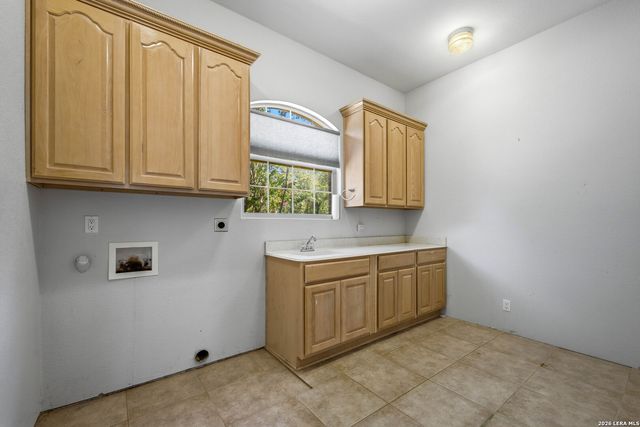 282 SHANNON RDG, Floresville, TX 78114