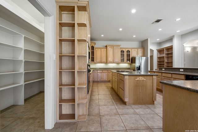 282 SHANNON RDG, Floresville, TX 78114