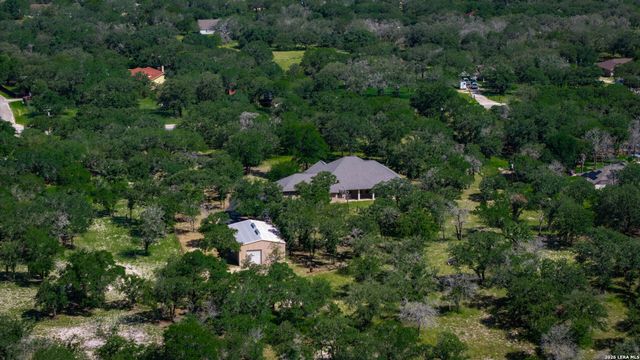 282 SHANNON RDG, Floresville, TX 78114