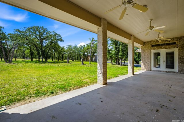 282 SHANNON RDG, Floresville, TX 78114
