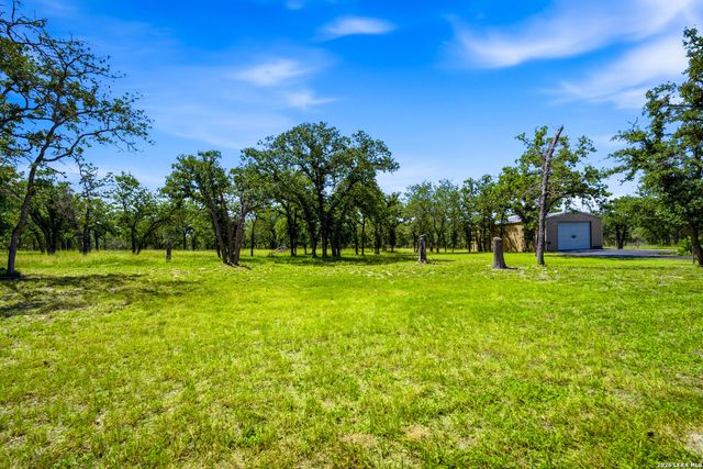 282 SHANNON RDG, Floresville, TX 78114