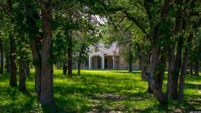 282 SHANNON RDG, Floresville, TX 78114
