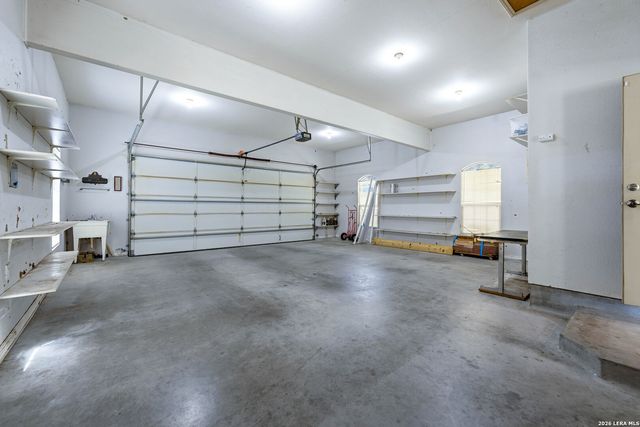 282 SHANNON RDG, Floresville, TX 78114