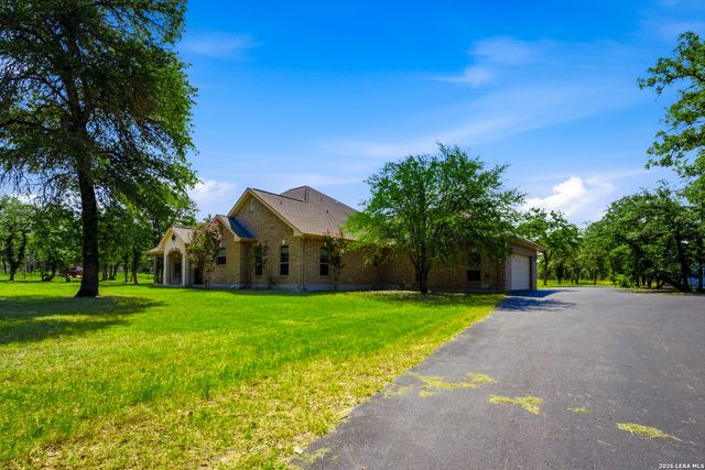 282 SHANNON RDG, Floresville, TX 78114