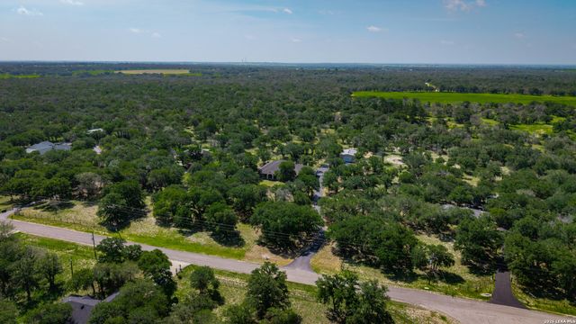 282 SHANNON RDG, Floresville, TX 78114