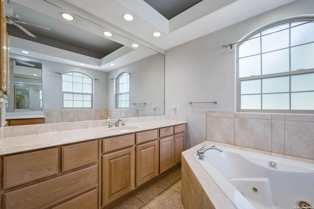282 SHANNON RDG, Floresville, TX 78114
