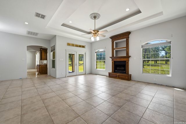 282 SHANNON RDG, Floresville, TX 78114