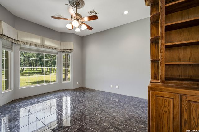 282 SHANNON RDG, Floresville, TX 78114