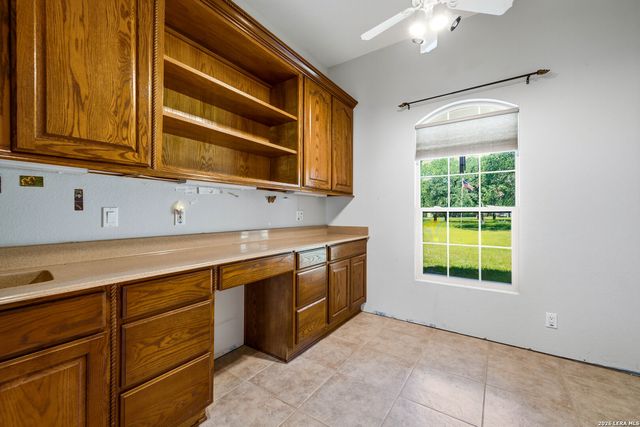 282 SHANNON RDG, Floresville, TX 78114