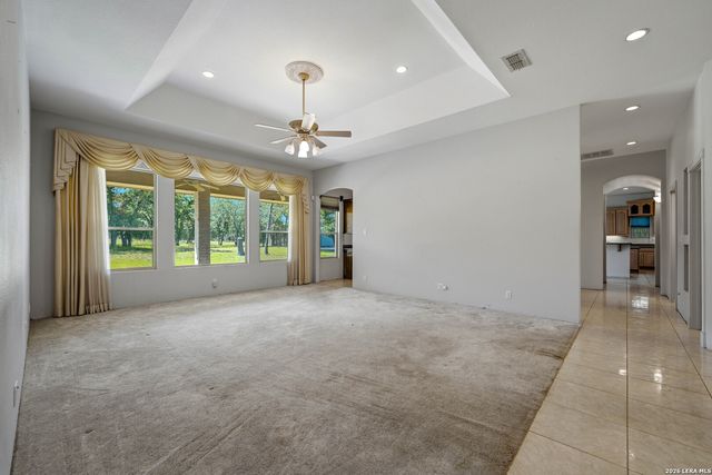 282 SHANNON RDG, Floresville, TX 78114
