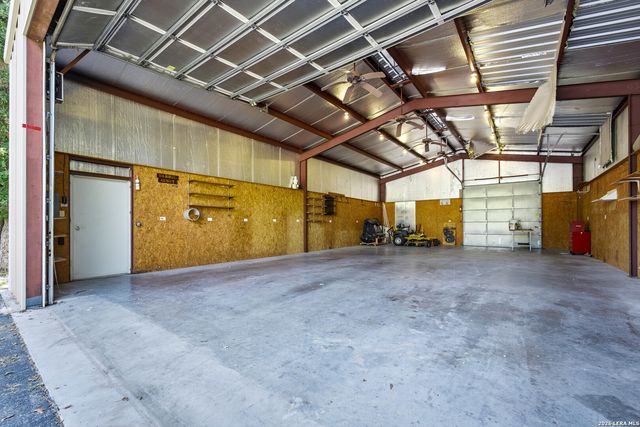 282 SHANNON RDG, Floresville, TX 78114