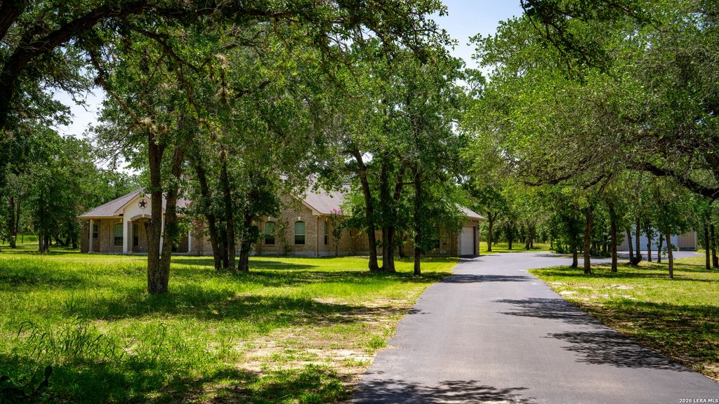282 SHANNON RDG, Floresville, TX 78114