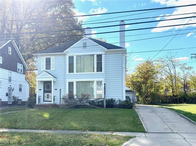 935 Ravine Drive, Cleveland Heights, OH 44112