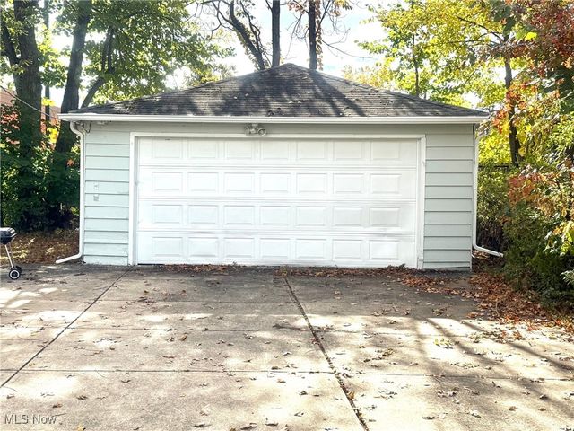 935 Ravine Drive, Cleveland Heights, OH 44112