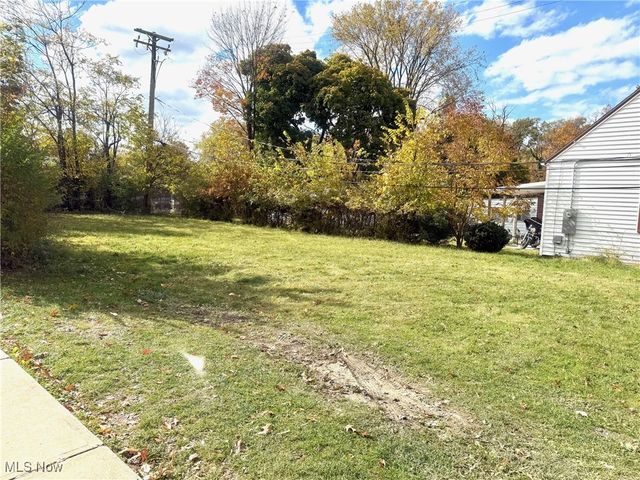 935 Ravine Drive, Cleveland Heights, OH 44112