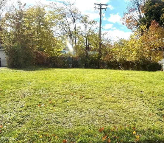 935 Ravine Drive, Cleveland Heights, OH 44112