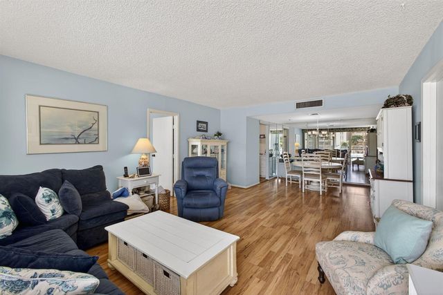 336 Golfview Road 207, North Palm Beach, FL 33408