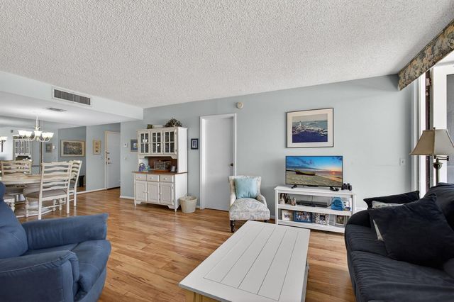 336 Golfview Road 207, North Palm Beach, FL 33408