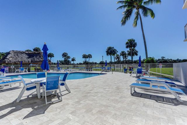 336 Golfview Road 207, North Palm Beach, FL 33408