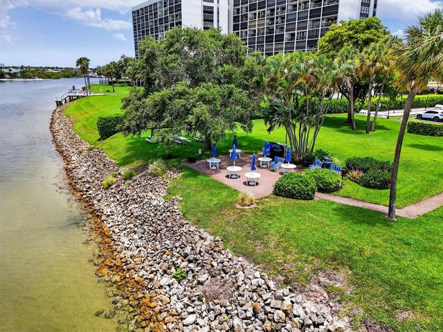 336 Golfview Road 207, North Palm Beach, FL 33408