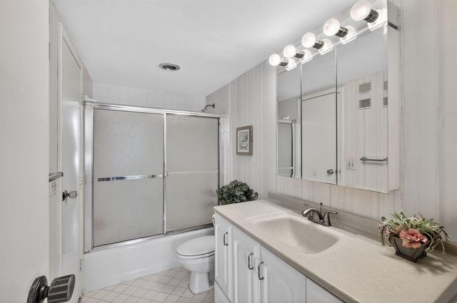 336 Golfview Road 207, North Palm Beach, FL 33408