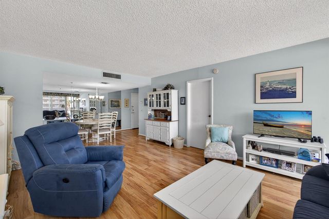 336 Golfview Road 207, North Palm Beach, FL 33408