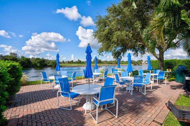 336 Golfview Road 207, North Palm Beach, FL 33408